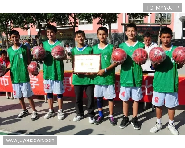 高诗岩：从青涩少年到篮球场上的璀璨明星之路